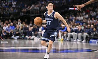 雷迪克：湖人目前首要任务是保护詹姆斯，而不是让他凑场次评奖